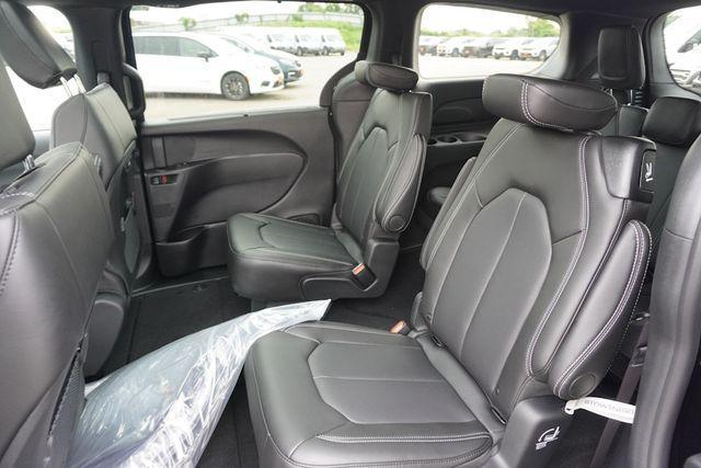 new 2025 Chrysler Pacifica car, priced at $44,821