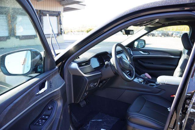 new 2025 Jeep Grand Cherokee car, priced at $50,586