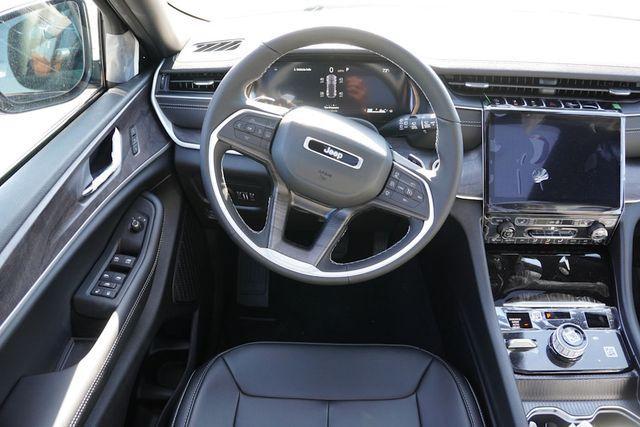 new 2025 Jeep Grand Cherokee car, priced at $43,694