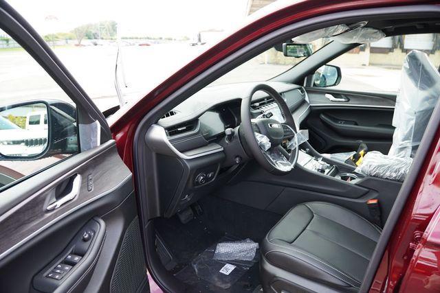 new 2025 Jeep Grand Cherokee car, priced at $45,804