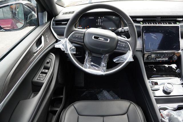 new 2025 Jeep Grand Cherokee car, priced at $45,804