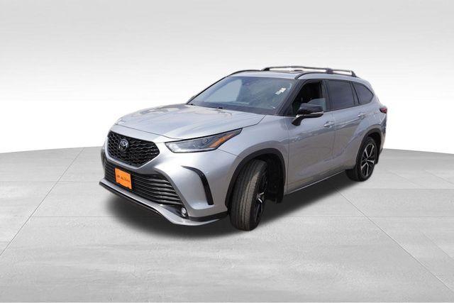 used 2022 Toyota Highlander car, priced at $38,149