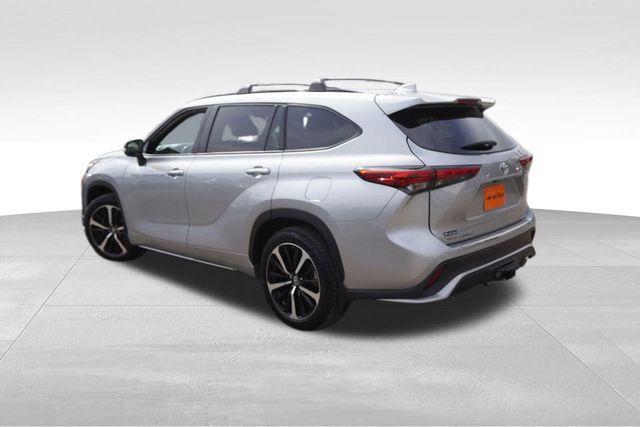 used 2022 Toyota Highlander car, priced at $38,149