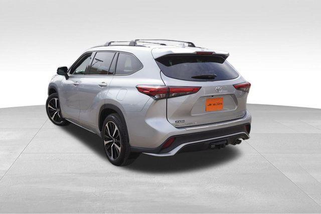 used 2022 Toyota Highlander car, priced at $38,149