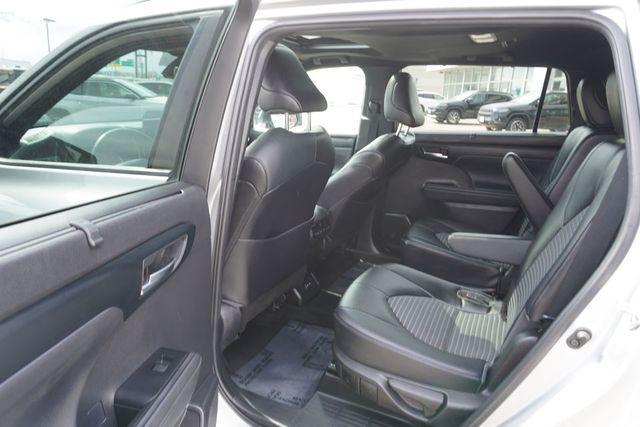 used 2022 Toyota Highlander car, priced at $38,149
