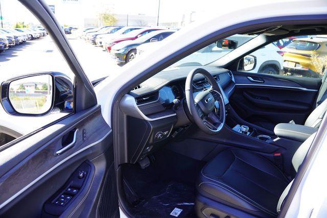 new 2025 Jeep Grand Cherokee car, priced at $44,400