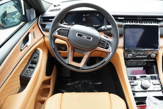 new 2025 Jeep Grand Cherokee car, priced at $62,916