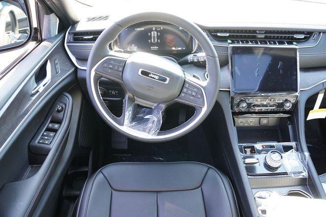 new 2025 Jeep Grand Cherokee car, priced at $46,757