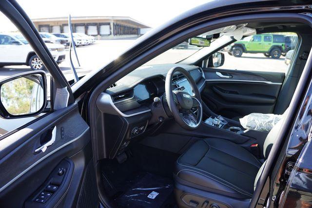 new 2025 Jeep Grand Cherokee car, priced at $46,757