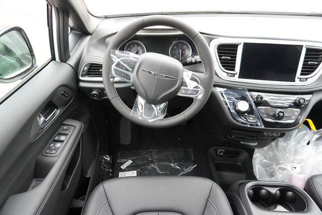new 2025 Chrysler Pacifica car, priced at $45,751