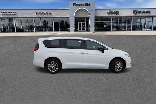 new 2025 Chrysler Pacifica car, priced at $45,751