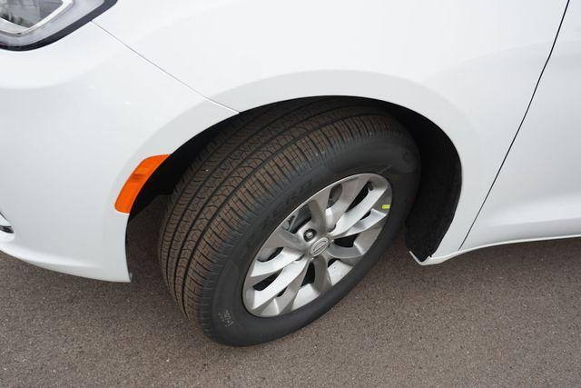 new 2025 Chrysler Pacifica car, priced at $45,751