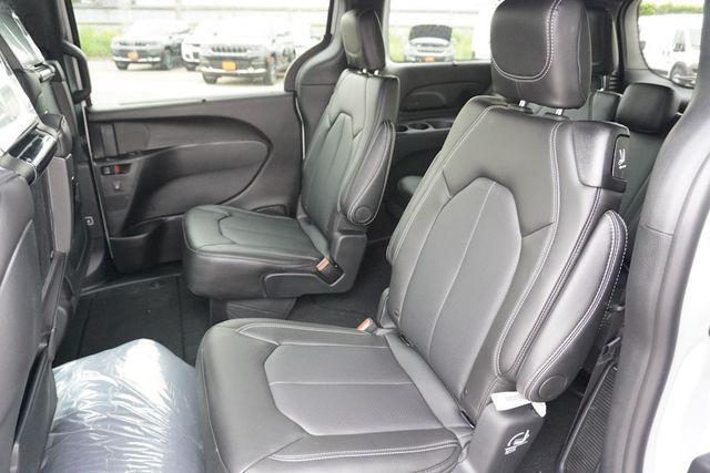 new 2025 Chrysler Pacifica car, priced at $45,751
