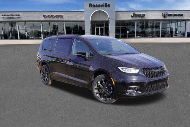 new 2025 Chrysler Pacifica car, priced at $49,475