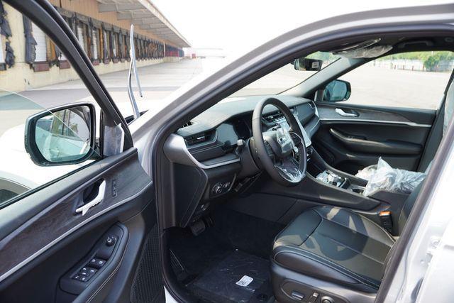 new 2025 Jeep Grand Cherokee car, priced at $41,208