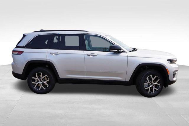 new 2025 Jeep Grand Cherokee car, priced at $41,208