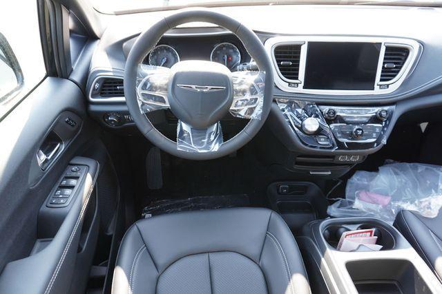 new 2025 Chrysler Pacifica car, priced at $43,172