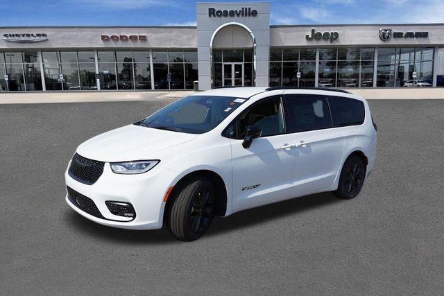 new 2025 Chrysler Pacifica car, priced at $42,238