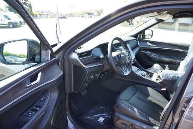 new 2025 Jeep Grand Cherokee car, priced at $44,270