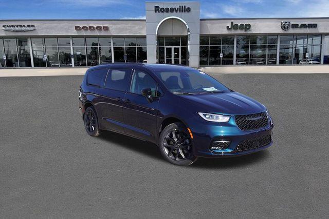 new 2025 Chrysler Pacifica car, priced at $47,945