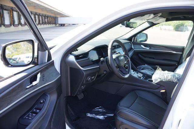 new 2025 Jeep Grand Cherokee car, priced at $46,239