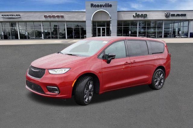 new 2026 Chrysler Pacifica car, priced at $45,846