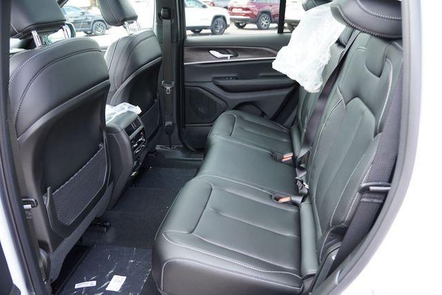 new 2025 Jeep Grand Cherokee car, priced at $45,940
