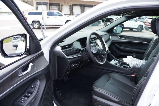 new 2025 Jeep Grand Cherokee car, priced at $45,940