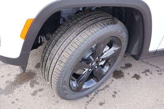 new 2025 Jeep Grand Cherokee car, priced at $45,940