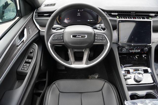 new 2025 Jeep Grand Cherokee car, priced at $46,392