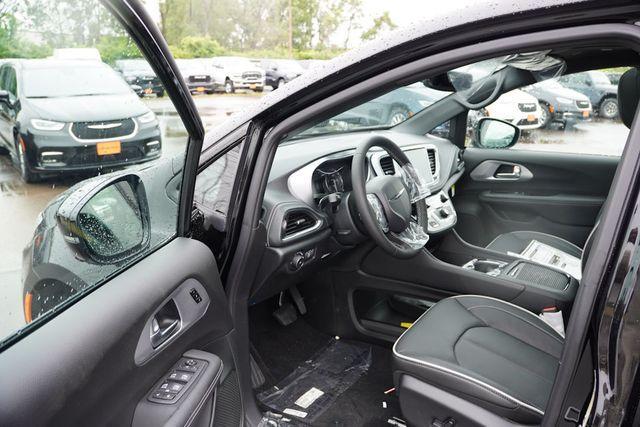 new 2026 Chrysler Pacifica car, priced at $47,753