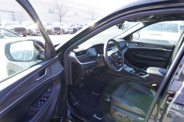 new 2025 Jeep Grand Cherokee car, priced at $40,450