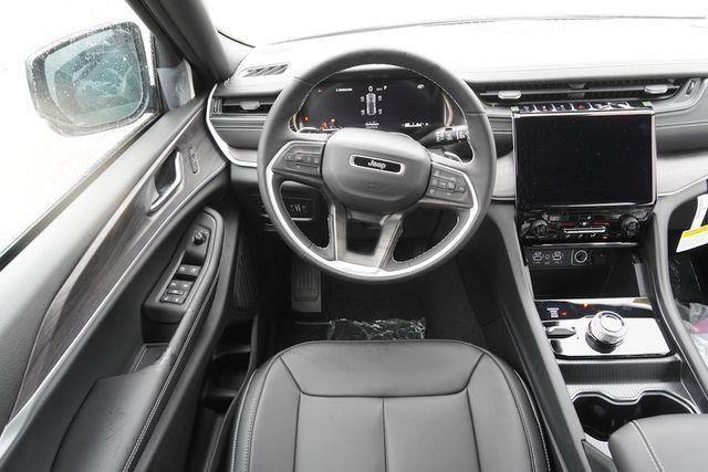 new 2025 Jeep Grand Cherokee car, priced at $42,581