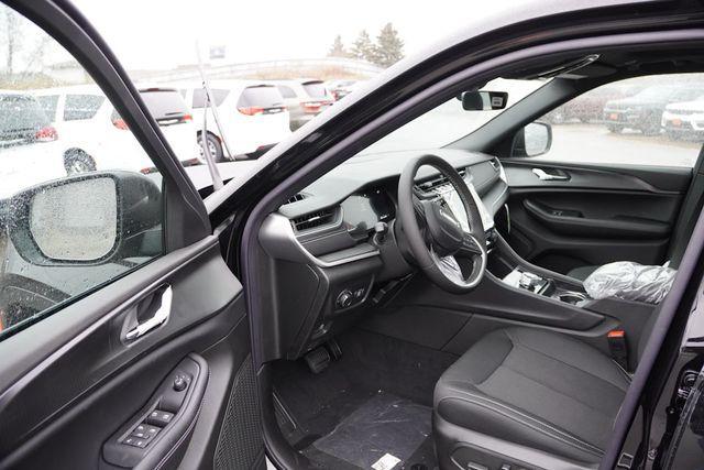 new 2025 Jeep Grand Cherokee car, priced at $38,412