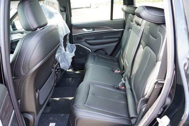 new 2025 Jeep Grand Cherokee car, priced at $48,003