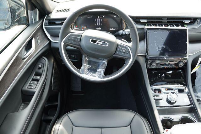new 2025 Jeep Grand Cherokee car, priced at $48,003