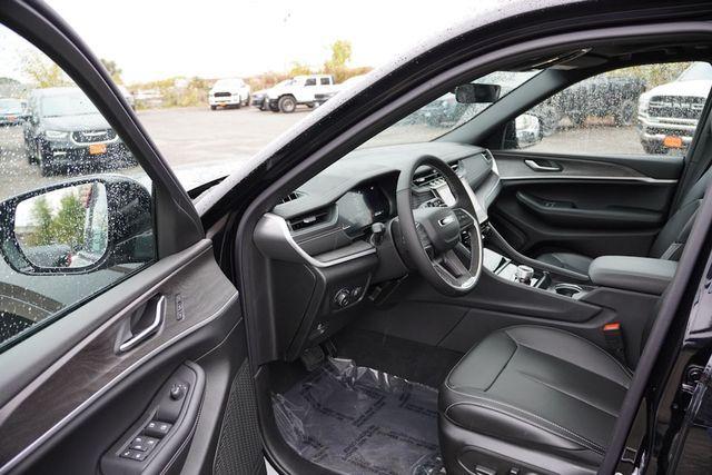 new 2025 Jeep Grand Cherokee car, priced at $45,713