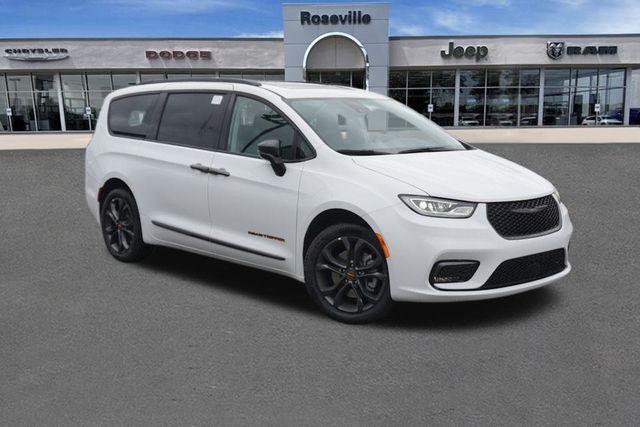 new 2024 Chrysler Pacifica car, priced at $48,462