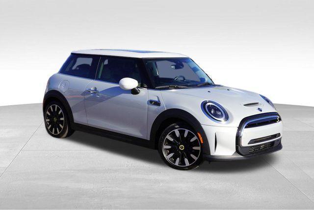 used 2023 MINI Hardtop car, priced at $22,000