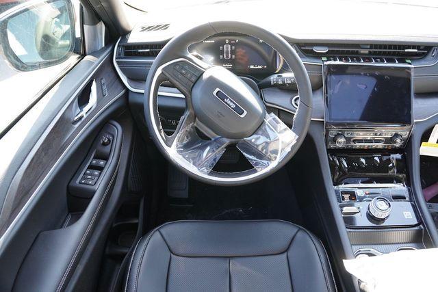 new 2025 Jeep Grand Cherokee car, priced at $46,757