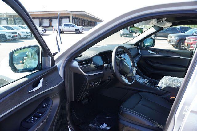 new 2025 Jeep Grand Cherokee car, priced at $46,757