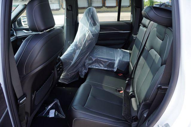 new 2025 Jeep Grand Cherokee car, priced at $43,569