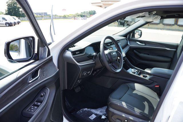 new 2025 Jeep Grand Cherokee car, priced at $43,569