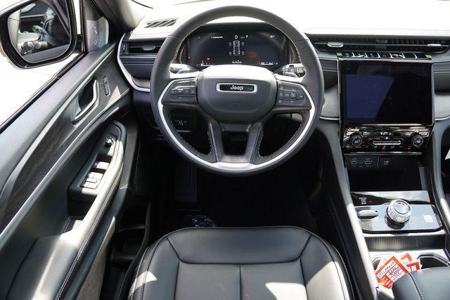 new 2025 Jeep Grand Cherokee car, priced at $43,569