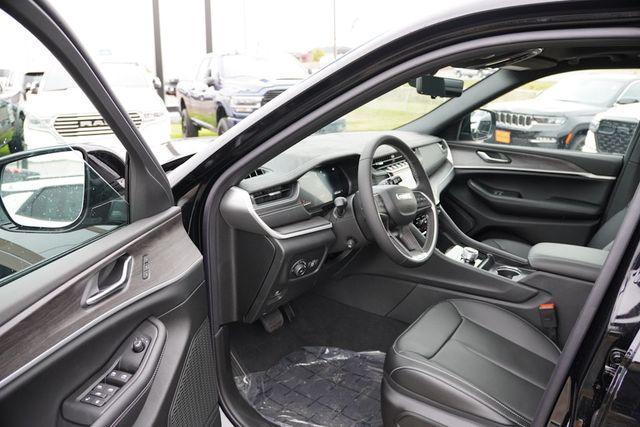 new 2025 Jeep Grand Cherokee car, priced at $48,257