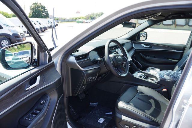 new 2025 Jeep Grand Cherokee car, priced at $39,444
