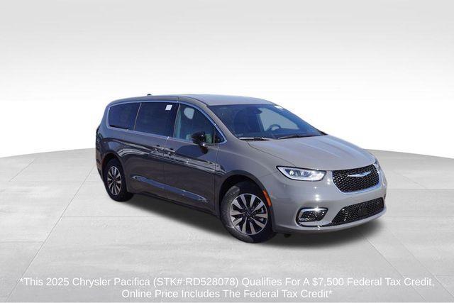 new 2025 Chrysler Pacifica Hybrid car, priced at $40,295