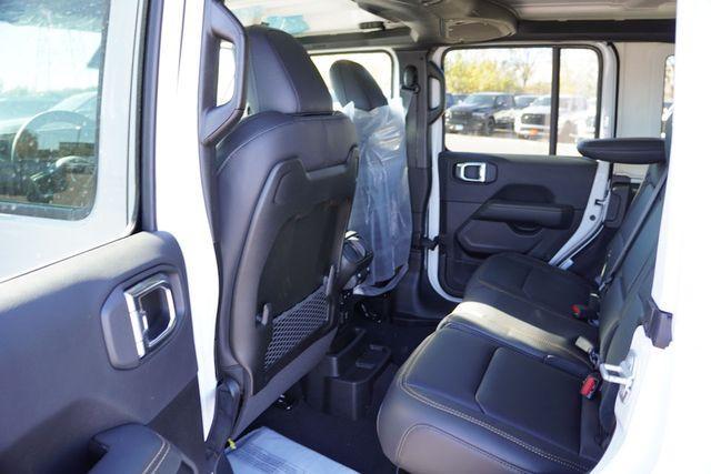 new 2025 Jeep Wrangler car, priced at $48,575