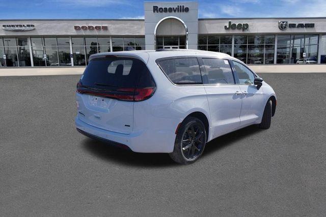 new 2024 Chrysler Pacifica car, priced at $47,284