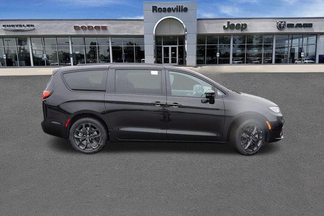 new 2026 Chrysler Pacifica car, priced at $53,596